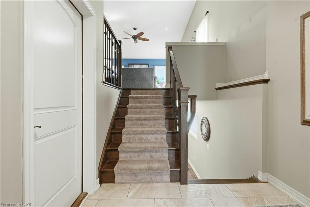 379 Michael Drive, Welland, ON, L3C 0A5 - 2