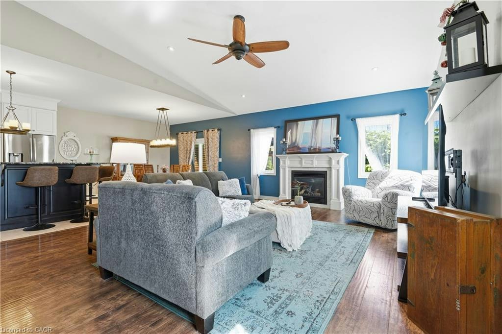 379 Michael Drive, Welland, ON, L3C 0A5 - 3