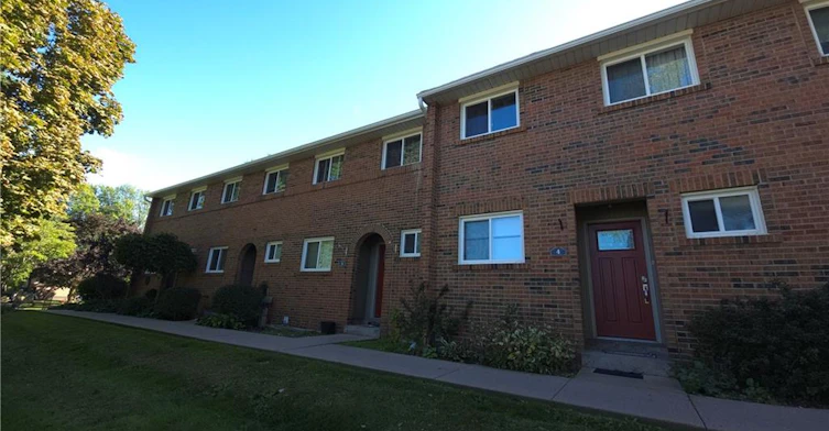 4-125 Livingston Avenue, Grimsby, ON, L3M 4S5