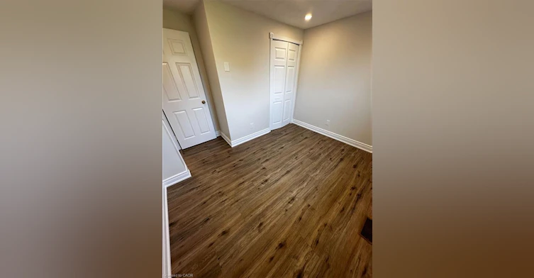 Upper-535 Appledale Crescent, Waterloo, ON, N2T 1V8 - 11