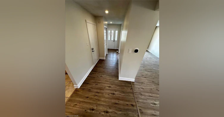 Upper-535 Appledale Crescent, Waterloo, ON, N2T 1V8 - 2