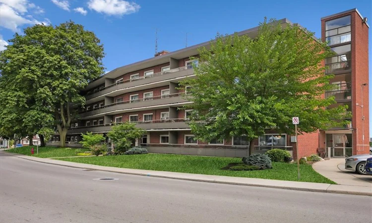 102-11 Woodman Drive S