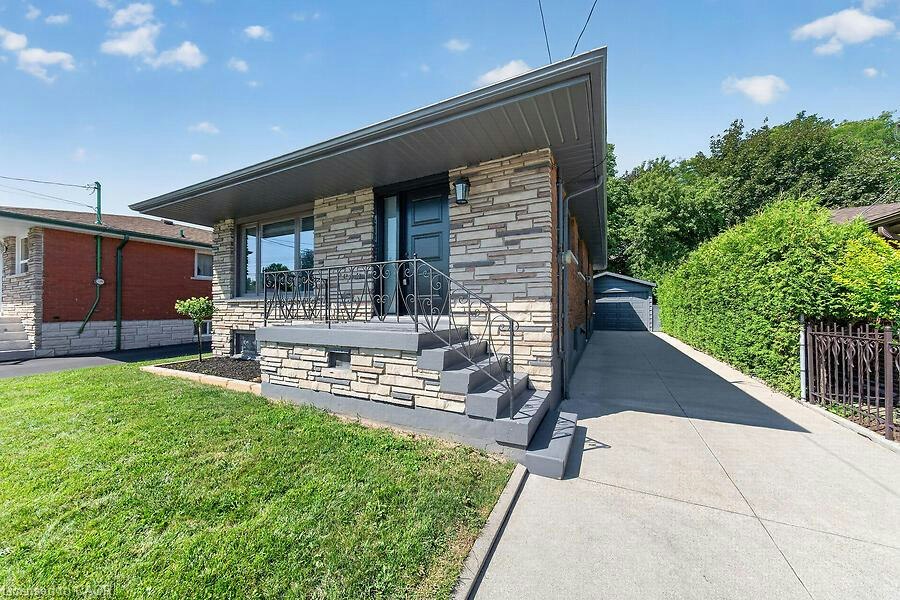 26 Parklands Drive, Hamilton, ON, L8K 4W7