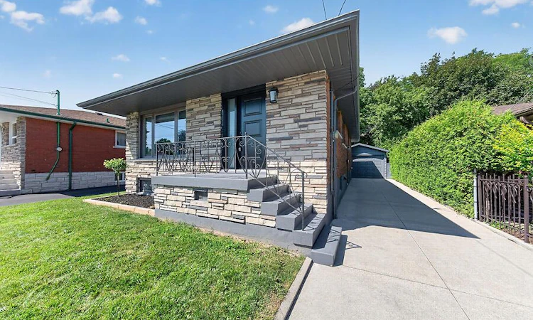 26 Parklands Drive