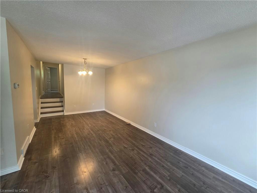 Upper Level-881 Lawrence Road, Hamilton, ON, L8K 2A4 - 3