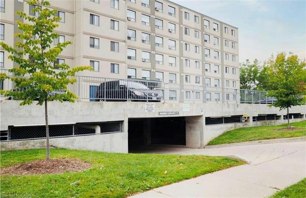 105-18 Holborn Court, Kitchener, ON, N2A 4A1 - 2