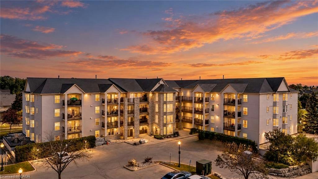 205-1421 Walkers Line, Burlington, ON, L7M 4P4