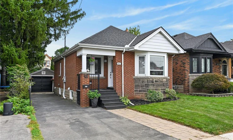 43 Cameron Avenue S