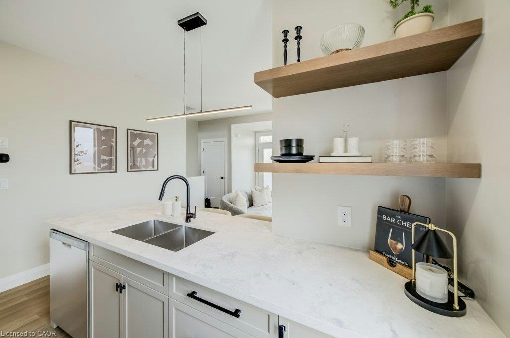 2-Upper unit (The Grove)-210 Heritage Drive, Kitchener, ON, N2B 0B5 - 4