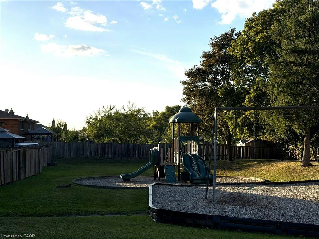 18-66 Summercrest Drive, Hamilton, ON, L8K 6G6 - 18