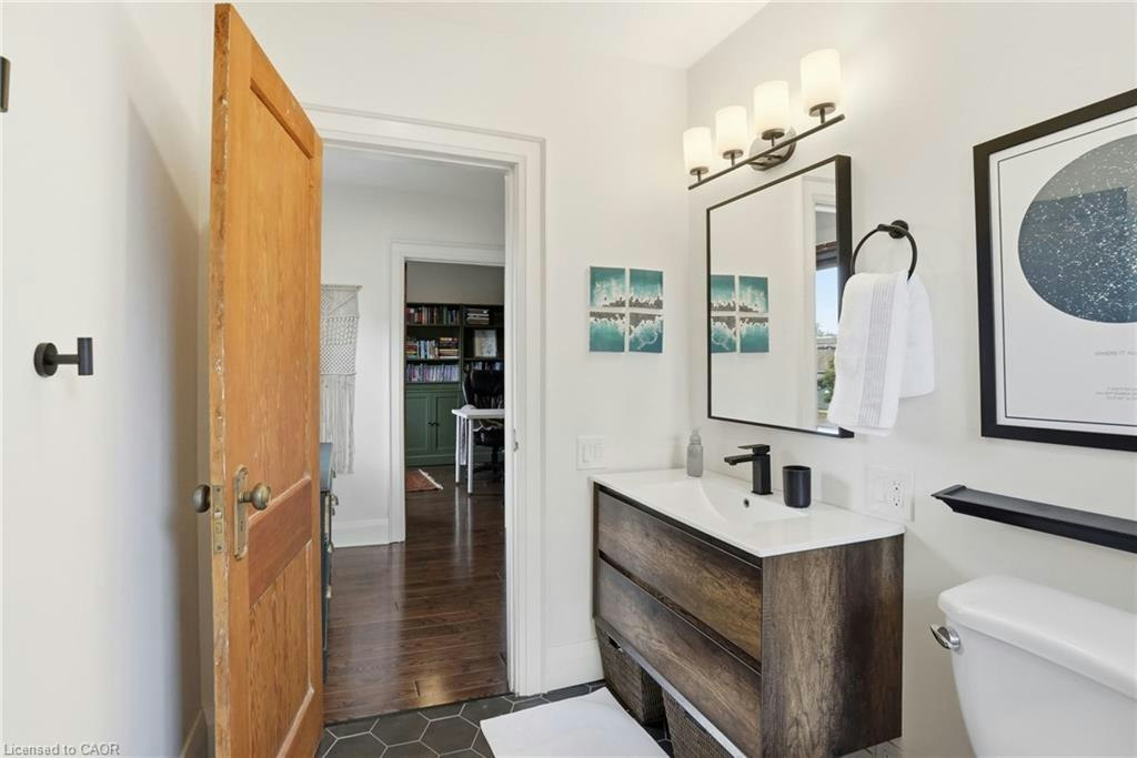 17 Tuxedo Avenue S, Hamilton, ON, L8K 2R7 - 27