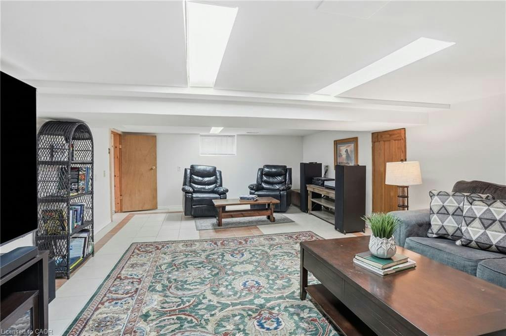 17 Tuxedo Avenue S, Hamilton, ON, L8K 2R7 - 45