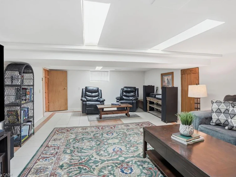 17 Tuxedo Avenue S, Hamilton, ON, L8K 2R7 - 45