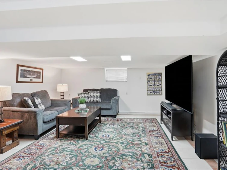 17 Tuxedo Avenue S, Hamilton, ON, L8K 2R7 - 44
