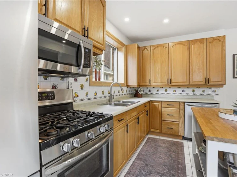 17 Tuxedo Avenue S, Hamilton, ON, L8K 2R7 - 16