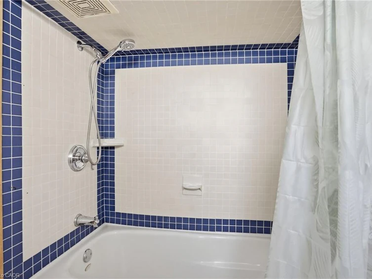 17 Tuxedo Avenue S, Hamilton, ON, L8K 2R7 - 43