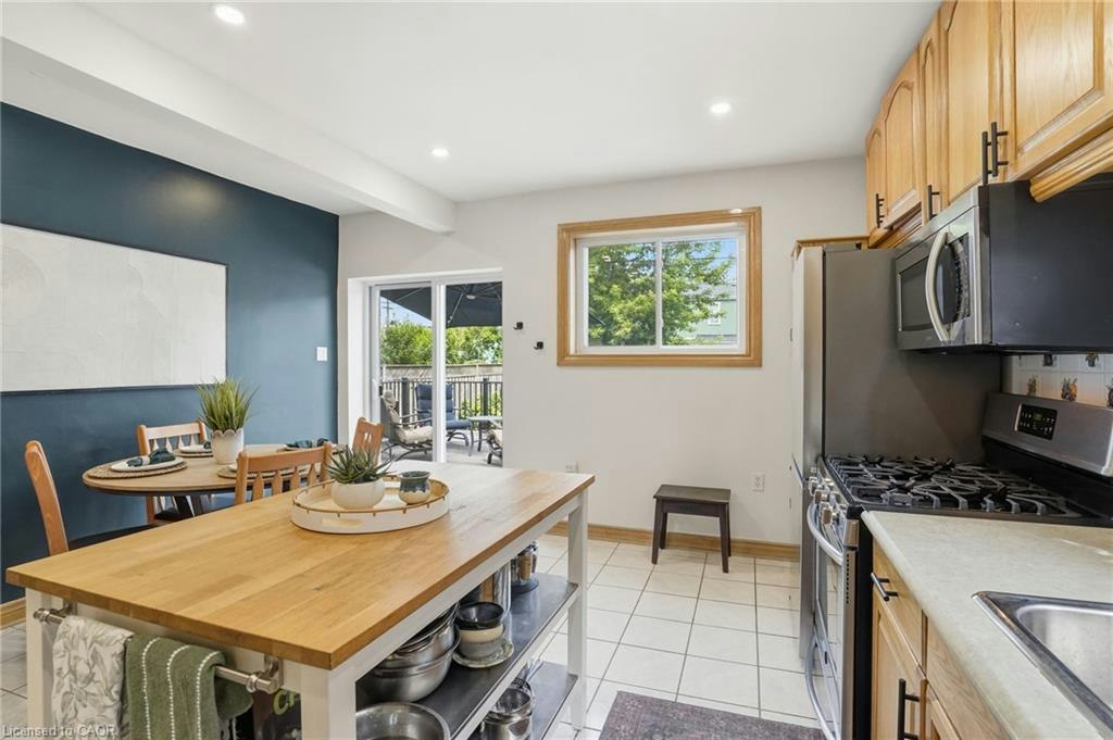 17 Tuxedo Avenue S, Hamilton, ON, L8K 2R7 - 17