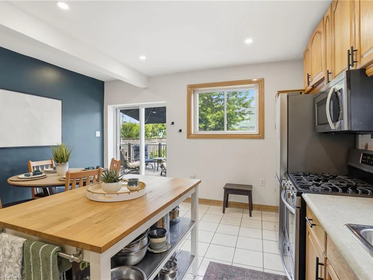 17 Tuxedo Avenue S, Hamilton, ON, L8K 2R7 - 17