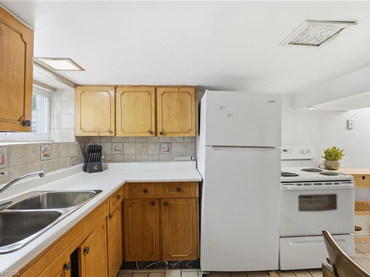 17 Tuxedo Avenue S, Hamilton, ON, L8K 2R7 - 41