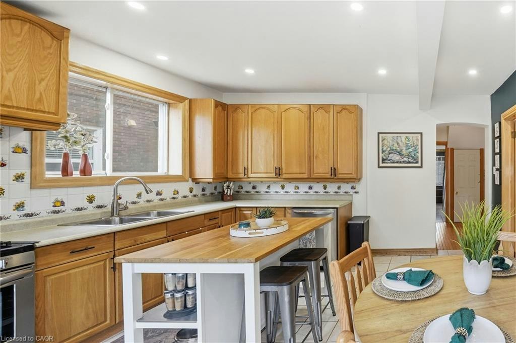 17 Tuxedo Avenue S, Hamilton, ON, L8K 2R7 - 14