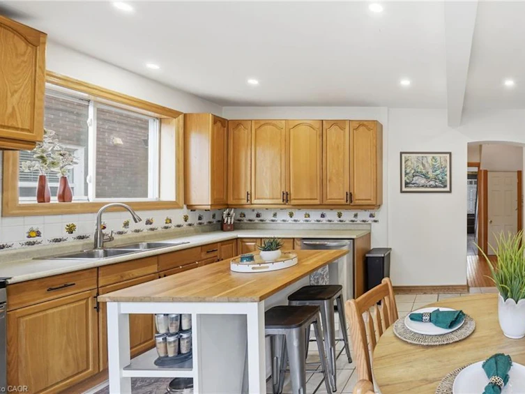 17 Tuxedo Avenue S, Hamilton, ON, L8K 2R7 - 14
