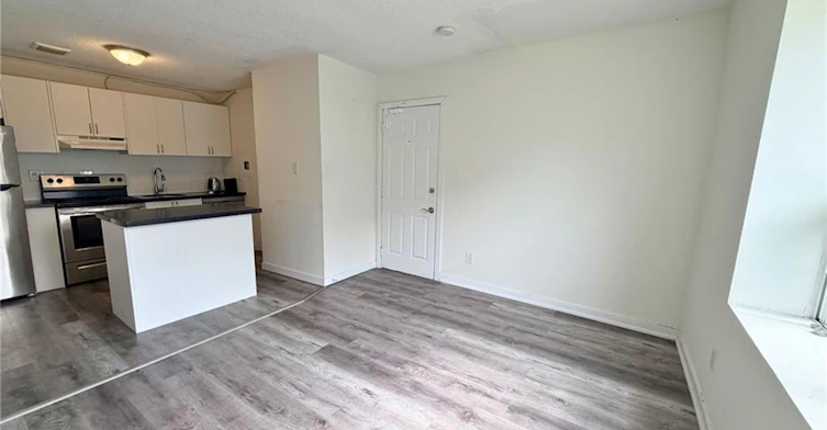 9-120 Charles Street, Hamilton, ON, L8P 3E6