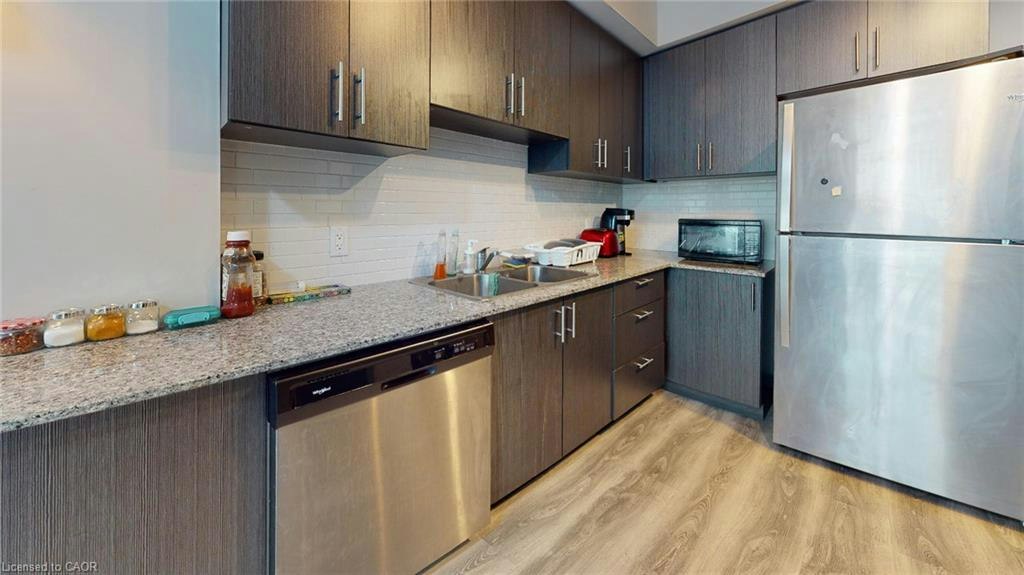 B215-275 Larch Street, Waterloo, ON, N2L 3R2 - 14