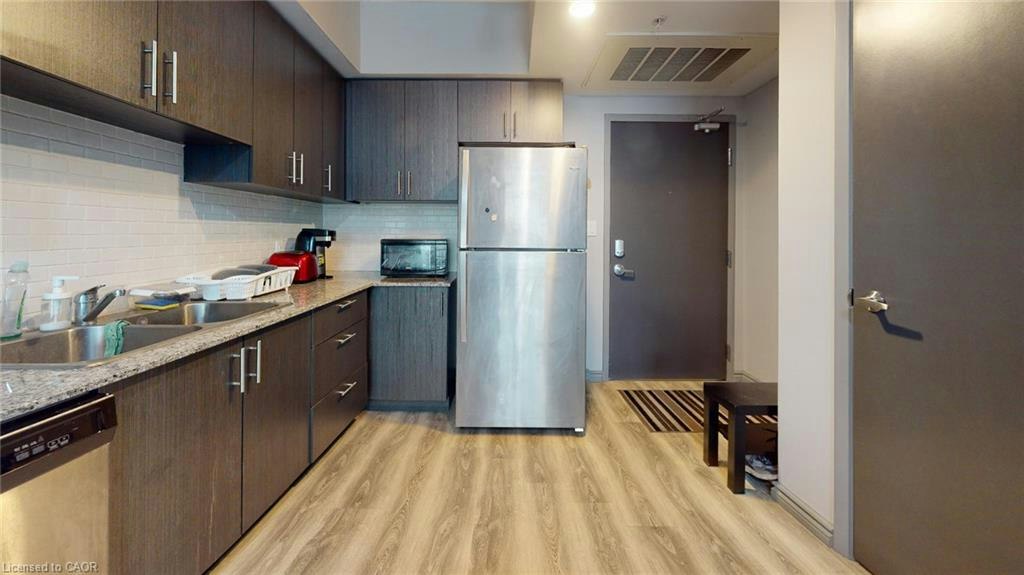 B215-275 Larch Street, Waterloo, ON, N2L 3R2 - 15
