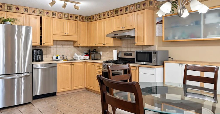 208 Activa Avenue, Kitchener, ON, N2E 3T8 - 4