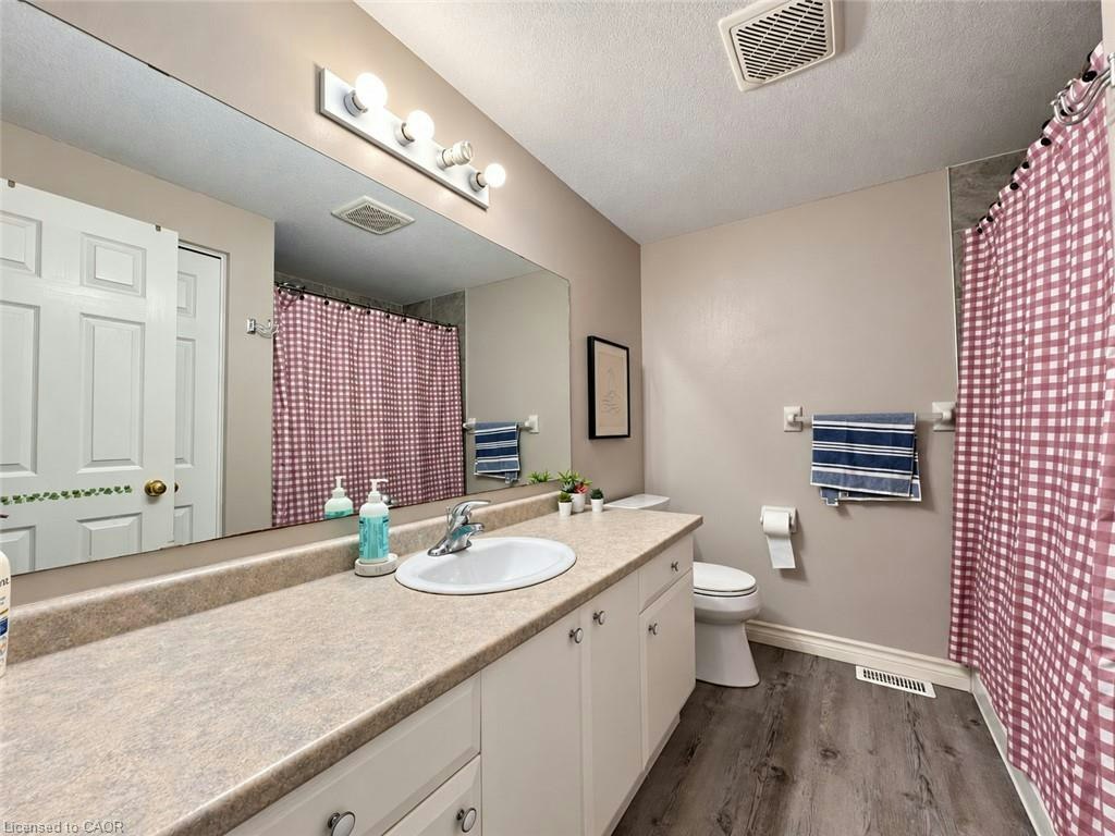 208 Activa Avenue, Kitchener, ON, N2E 3T8 - 13