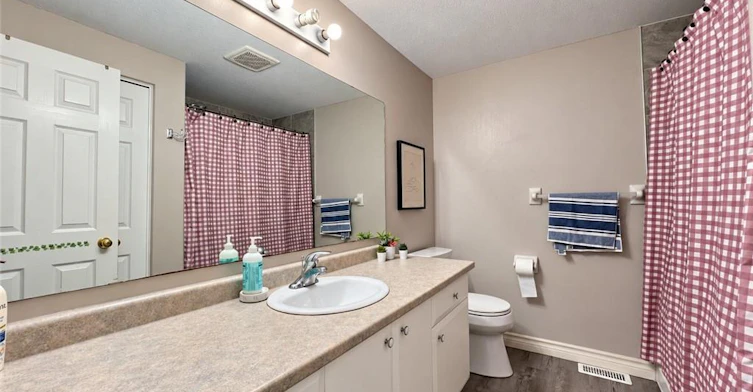 208 Activa Avenue, Kitchener, ON, N2E 3T8 - 13