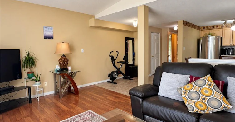 208 Activa Avenue, Kitchener, ON, N2E 3T8
