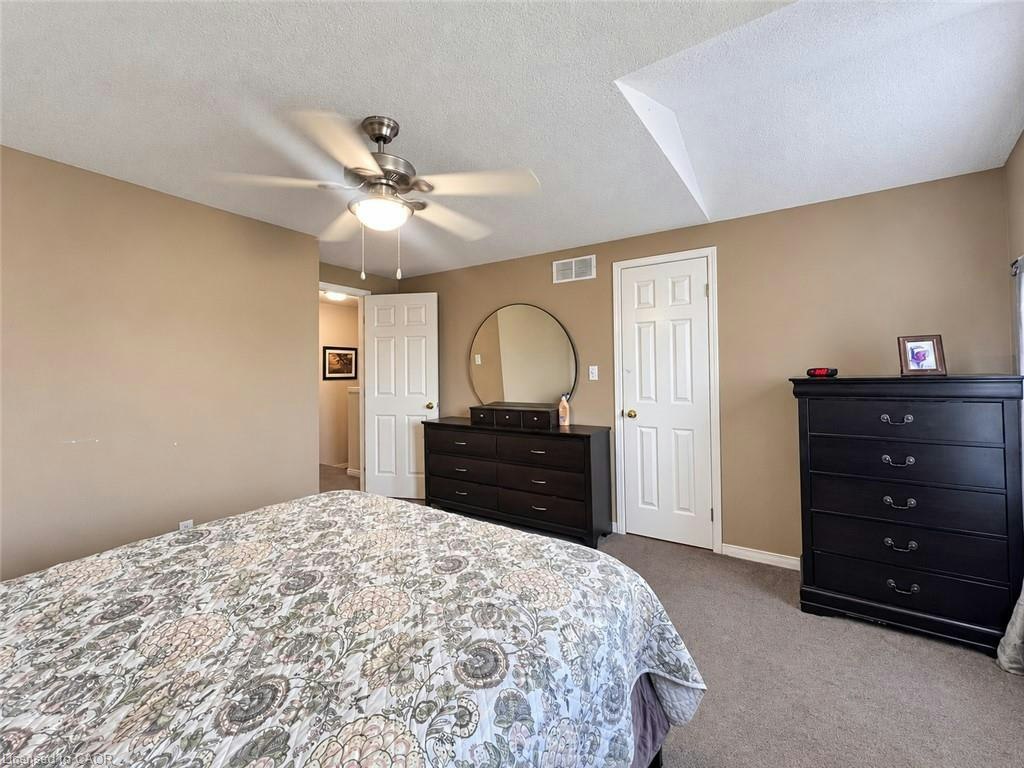 208 Activa Avenue, Kitchener, ON, N2E 3T8 - 17