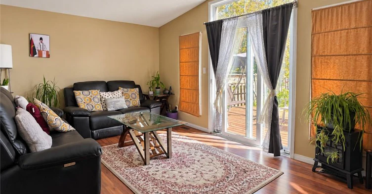 208 Activa Avenue, Kitchener, ON, N2E 3T8 - 2