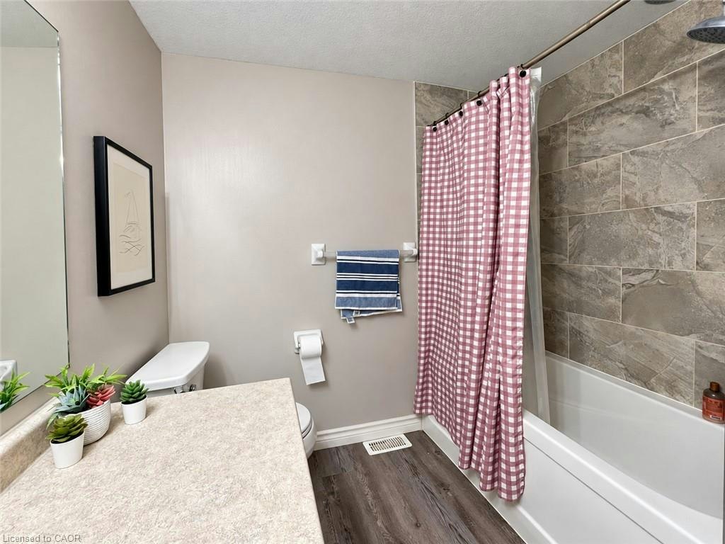 208 Activa Avenue, Kitchener, ON, N2E 3T8 - 14