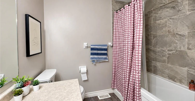 208 Activa Avenue, Kitchener, ON, N2E 3T8 - 14