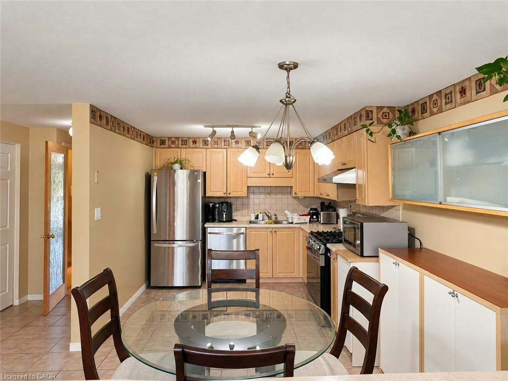 208 Activa Avenue, Kitchener, ON, N2E 3T8 - 5