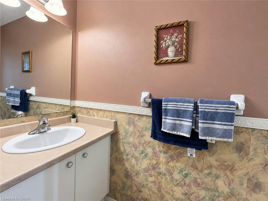 208 Activa Avenue, Kitchener, ON, N2E 3T8 - 3