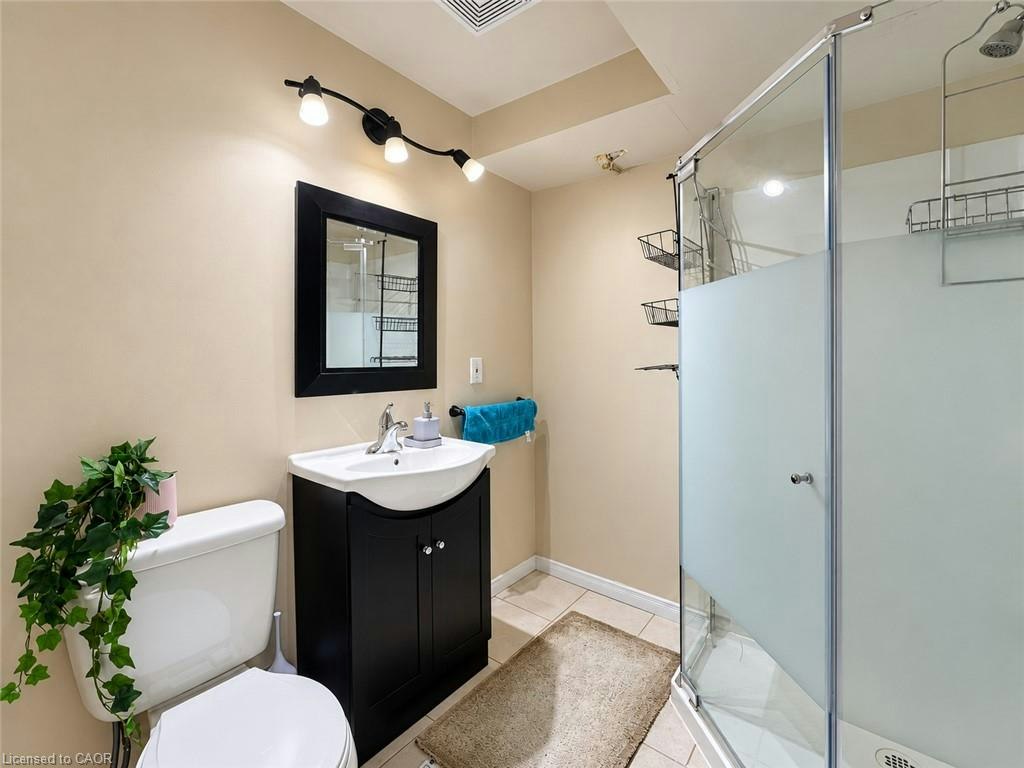208 Activa Avenue, Kitchener, ON, N2E 3T8 - 7
