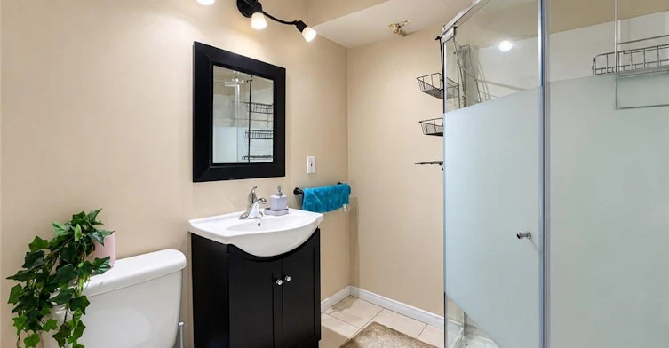 208 Activa Avenue, Kitchener, ON, N2E 3T8 - 7