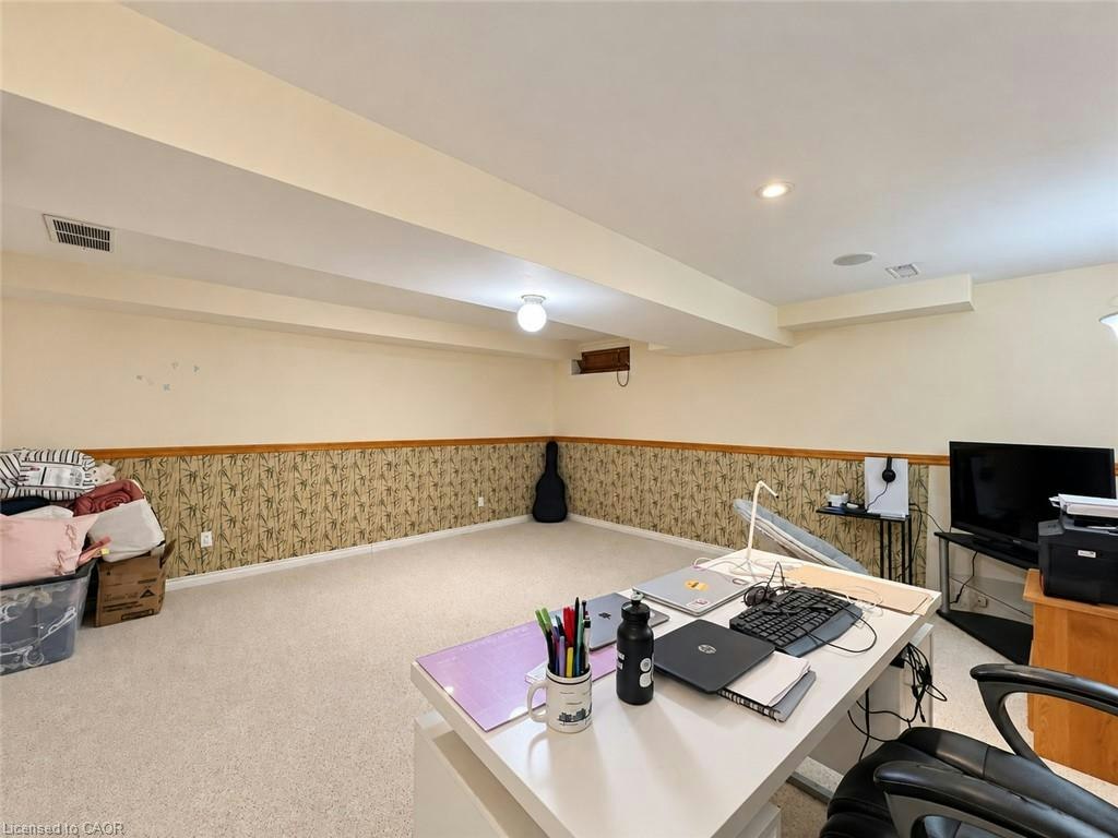 208 Activa Avenue, Kitchener, ON, N2E 3T8 - 8