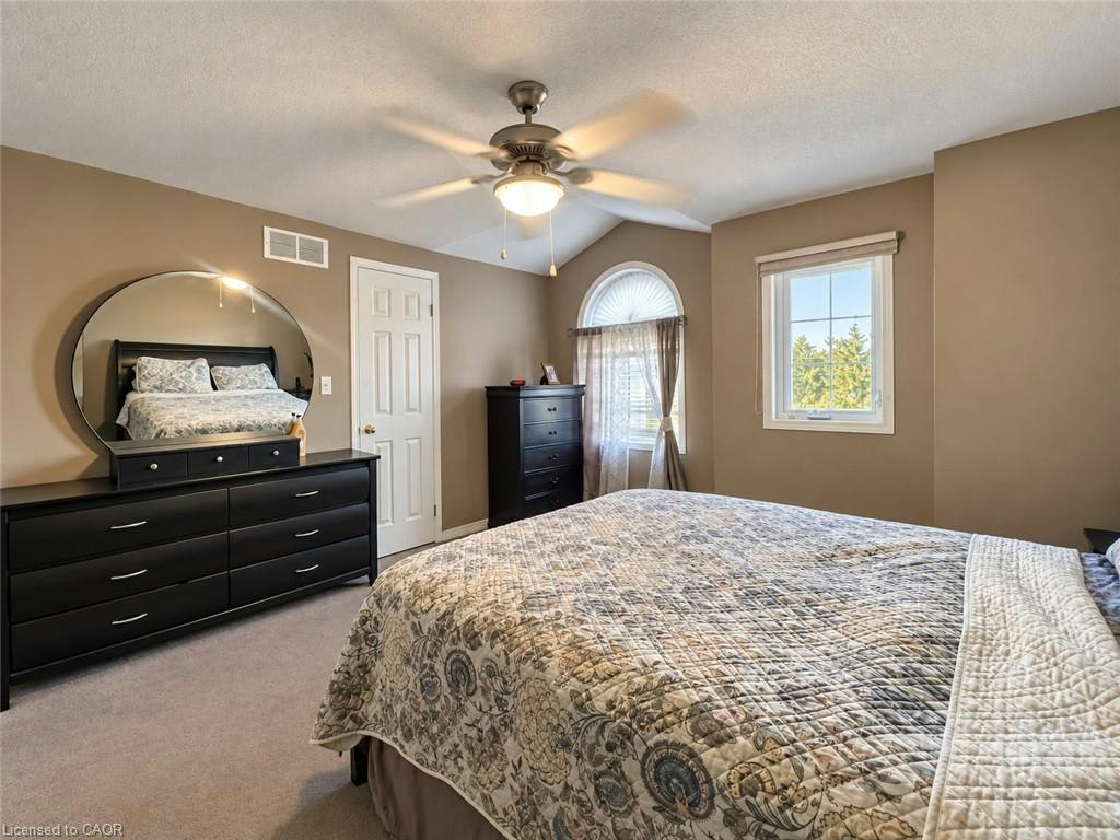 208 Activa Avenue, Kitchener, ON, N2E 3T8 - 16