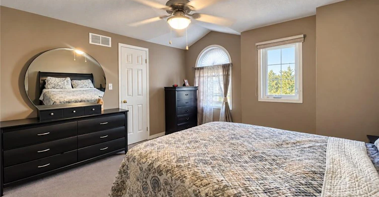 208 Activa Avenue, Kitchener, ON, N2E 3T8 - 16