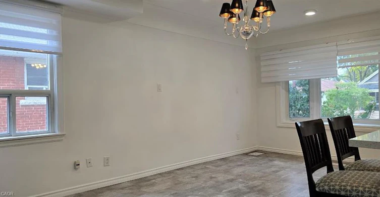284 Brucedale Avenue E, Hamilton, ON, L9A 1P9 - 2