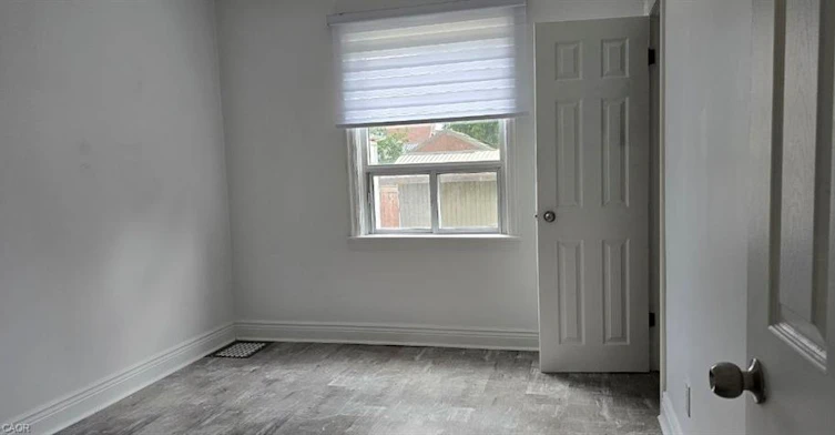 284 Brucedale Avenue E, Hamilton, ON, L9A 1P9 - 4