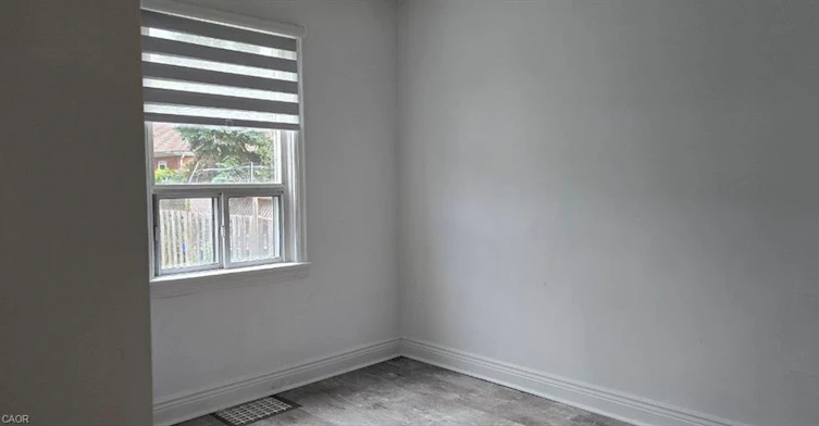 284 Brucedale Avenue E, Hamilton, ON, L9A 1P9 - 3