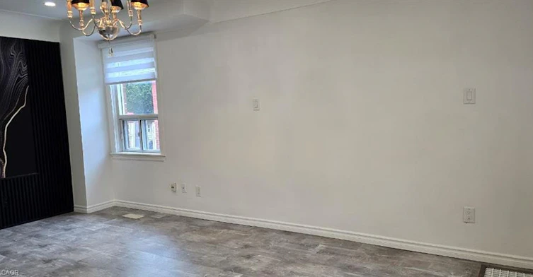 284 Brucedale Avenue E, Hamilton, ON, L9A 1P9