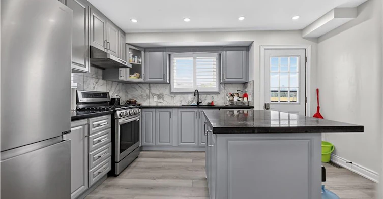 Right Side-685717 Hwy 2, Woodstock, ON, N4S 7V9 - 9