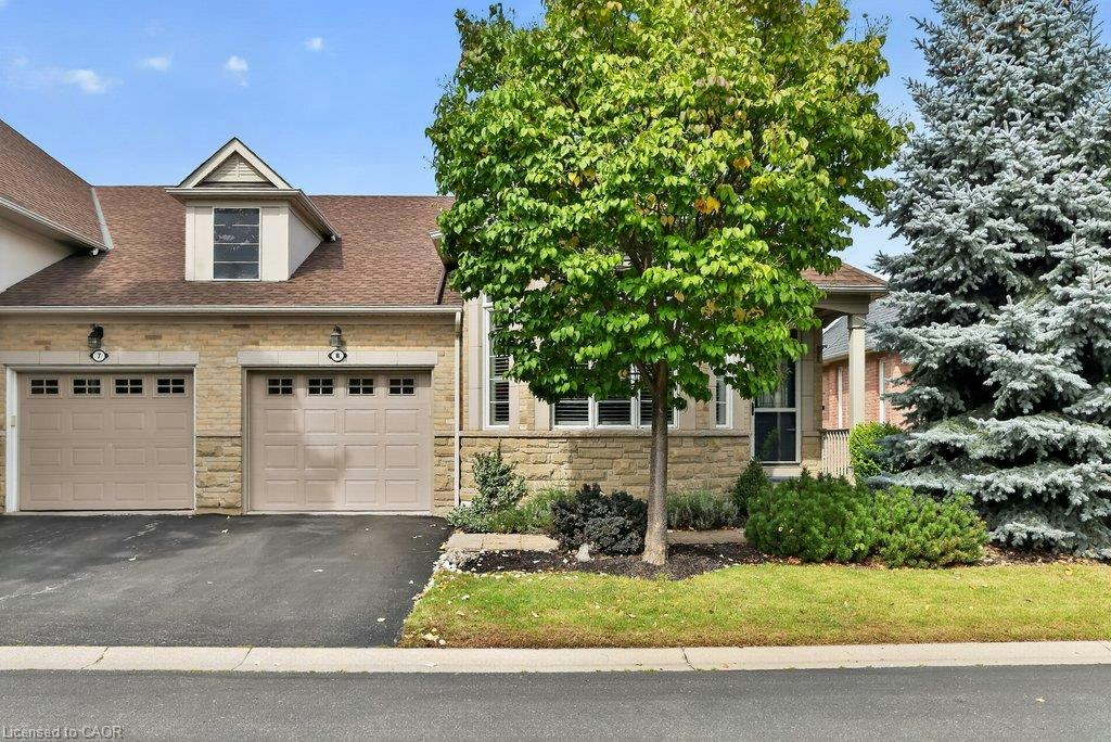 8-4400 Millcroft Park Drive, Burlington, ON, L7M 5B5