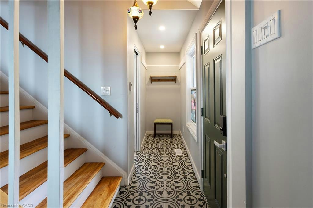 15 Spencer Avenue, Hamilton, ON, L9H 1E7 - 8
